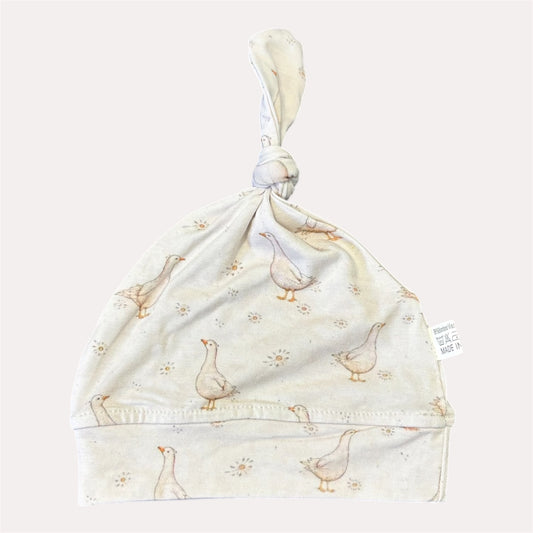GOOSE & BLOOM TOP KNOT BEANIE